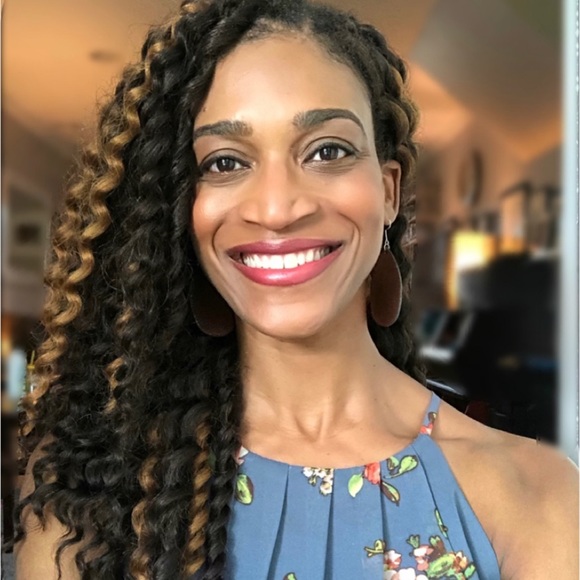 Meet Your Posher, Nikki - Picture 2 of 3